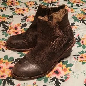 Bedstu Leather wedge bootie